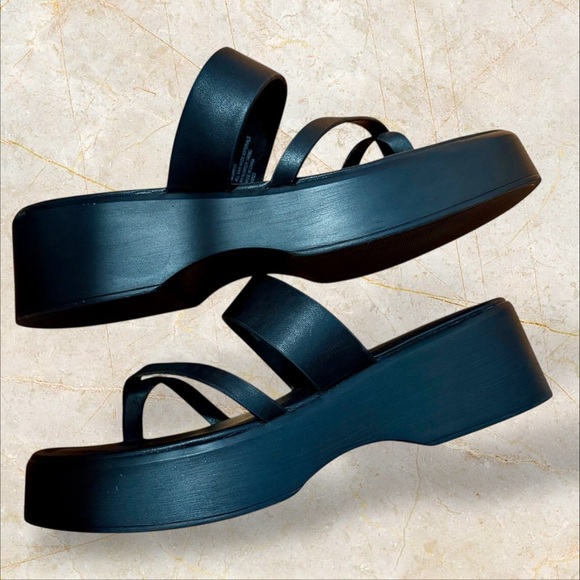 Torrid Black Strappy Flatform Sandals - WW - Picture 2 of 4